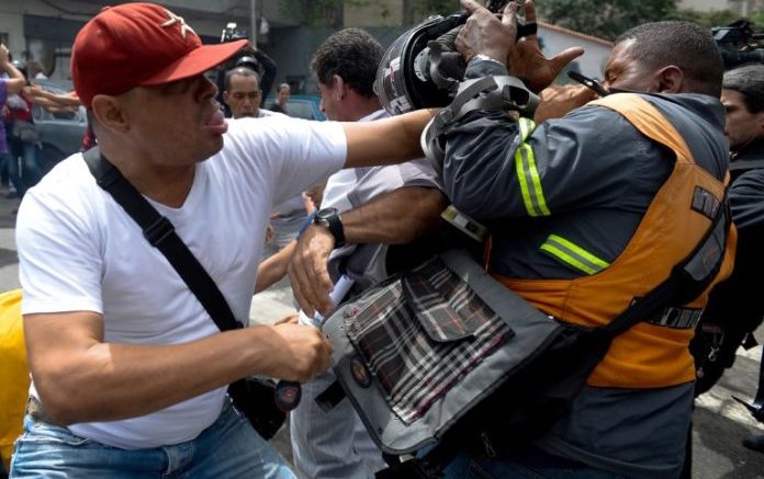 NOTICIA DE VENEZUELA  - Página 30 AGRESION-TSJ-696x463-696x437