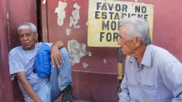 familiares esperan cuerpo en morgue