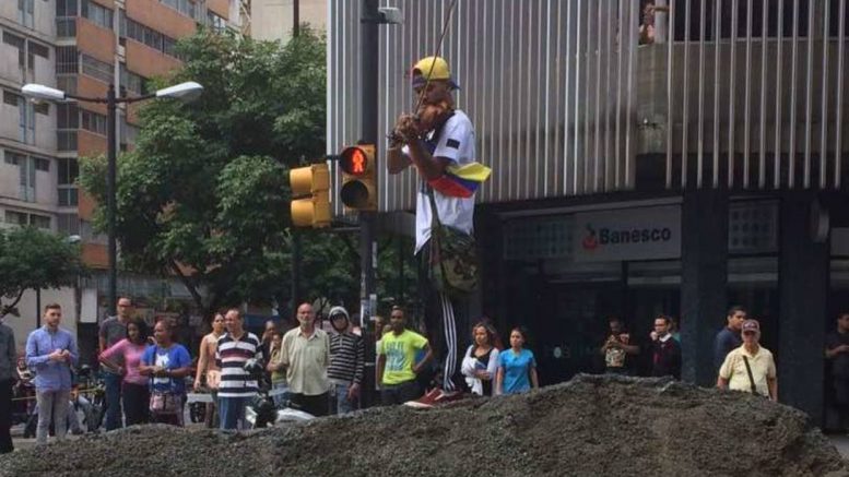 wuilly arteaga violinista protesta chacao