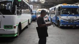 Transportistas levantan paro