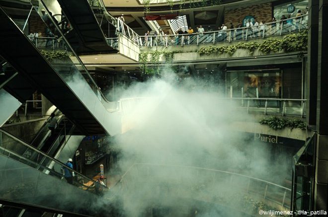 centros comerciales atacados con lacrimogenas caracas