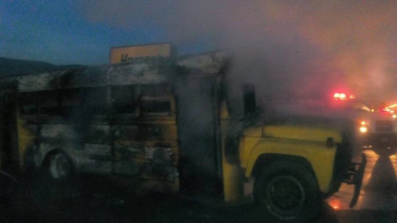 autobús incendiado en la autopista petare guarenas