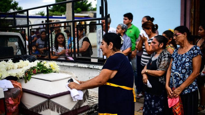 Entierro de víctimas del terremoto México