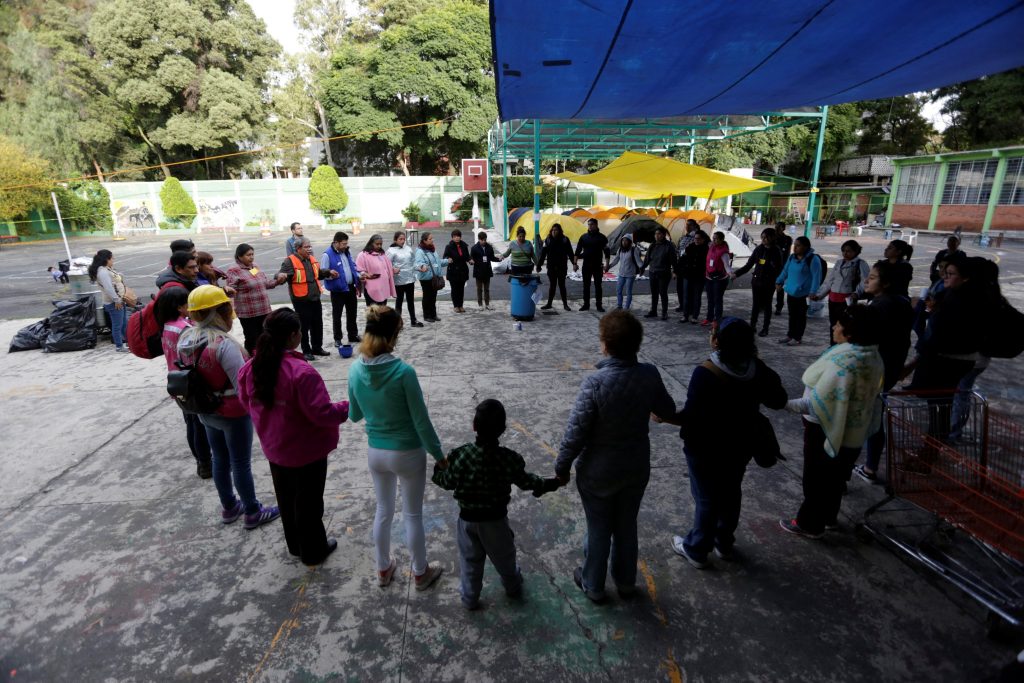 México sufre el mayor terremoto de su historia: más de 32 muertos y alerta a posible tsunami - Página 2 2017-09-23T144810Z_170016291_RC1B2B702B90_RTRMADP_3_MEXICO-QUAKE-1024x683