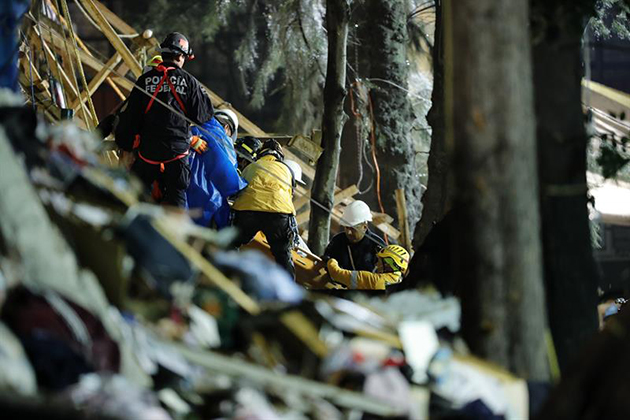 Luego de 72 horas siguen los rescates bajo escombros México