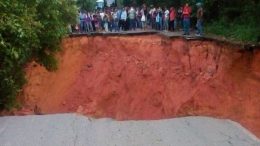 Vía Gran Sabana con derrumbe