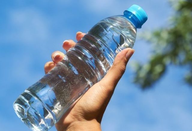 botella de agua potable