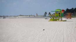 miami playa desiertas ante paso de Irma