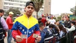 venezolanos reciben permiso de permanencia temporal en Perú