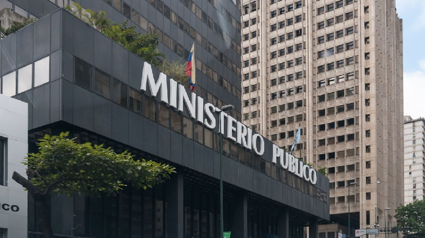 Chofer chocó carro donde viabaja dama embarazada y escapo, luego lo detuvieron