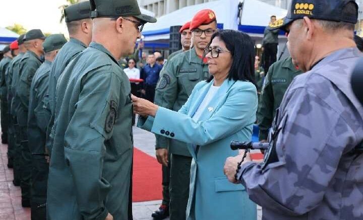 Delcy Rodríguez designa mandos militares de Venezuela