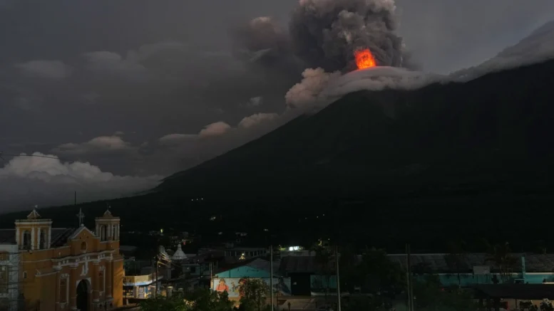 Volcán de Fuego en San Juan de Alotenango, Guatemala