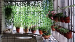 Cinco plantas soportan una varanda