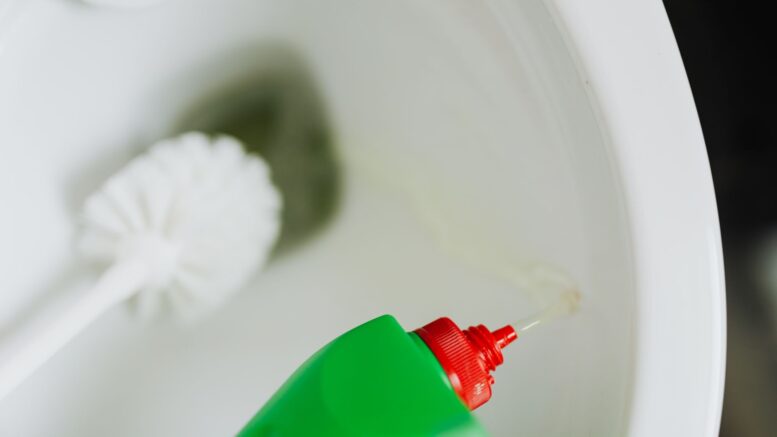 Vinagre blanco puede aflojar manchas