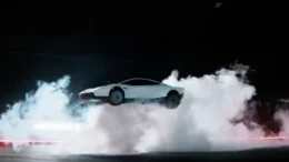 El nuevo Roadster de Tesla usa 10 propulsores y succión bajo el chasis para saltar, girar en el aire y recorrer tramos invertidos