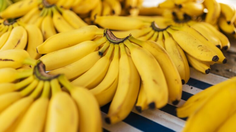 Separar cambur alejarlas otras frutas