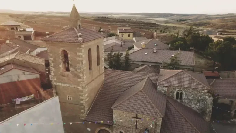 Pueblo unos habitantes ofrece una