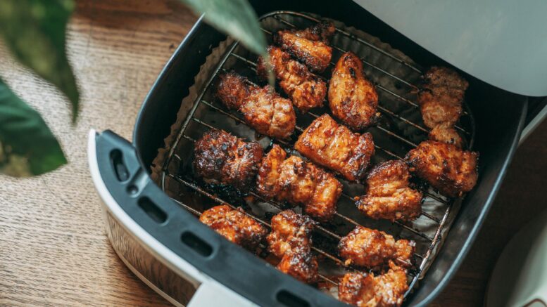 Una airfryer calienta mucho espacio